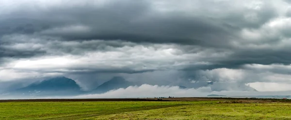 Montañas Las Nubes — Foto de Stock