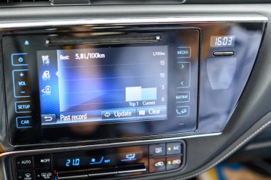 Kaunas, Litvanya - 16 Haziran 2018: İç bir yeni Toyota Auris hibrid otomobil.