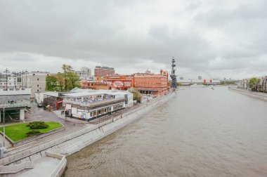 Moskova, Rusya - 9 Mayıs 2017: Moskova Nehri (Batı Rusya'nın bir nehirdir. Yaklaşık 140 km (90 mil) Moskova batısında yükselir ve kabaca Smolensk ve Moskova oblastları ile Doğu akar