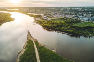 Kaunas eski şehirde, Litvanya iki nehir (Namunas ve Neris) izdiham. Drone havadan görünümü.