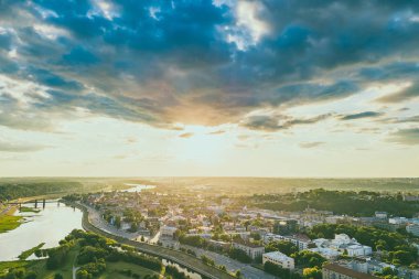 Kaunas şehir merkezinin havadan görünümü. Kaunas ülkenin ikinci büyük kenti ve tarihsel olarak ekonomik, akademik ve kültürel önde gelen bir merkezi olmuştur