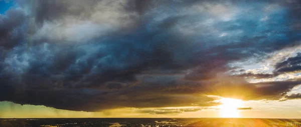 Вид Беспилотных Летательных Аппаратов Впечатляющие Облака Над Городом Каунас Литва — стоковое фото