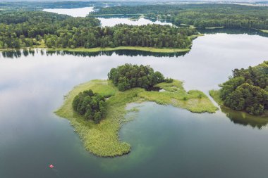 Drone göl Galve, Trakai Litvanya hava görünümünü. 21 Adaları vardır ve bunlardan biri Trakai ada kale evleri.