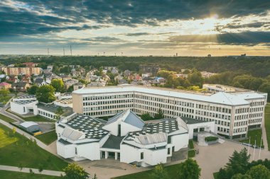 Kaunas Teknoloji Üniversitesi havadan görünümü. KTÜ, Kaunas, Litvanya içinde yer alan bir devlet araştırma üniversitesidir. Başlangıçta 27 Ocak 1920 kurulan
