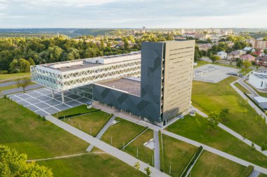 Kaunas Teknoloji Üniversitesi havadan görünümü. KTÜ, Kaunas, Litvanya içinde yer alan bir devlet araştırma üniversitesidir. Başlangıçta 27 Ocak 1920 kurulan