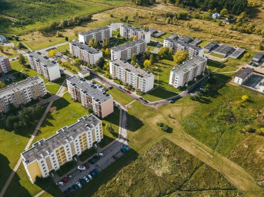 Panevezys şehir, Litvanya. Daire ev. Drone havadan görünümü.