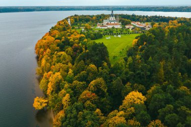 Park renkli ağaçlar hava görünümünü. Kaunas, Litvanya sonbahar sezon