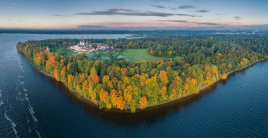 Kaunas, Litvanya Pazaislis Manastırı. Uçağı hava panorama. Sonbahar sezon.