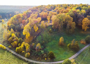 Drone Neris Bölge Parkı hava görünümünü. Park yaklaşık 10,000 hektar Litvanya kapsar.