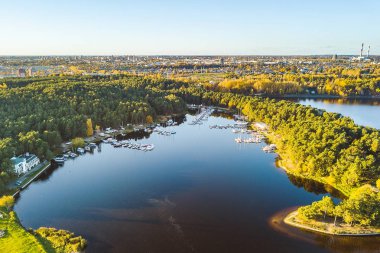 Kaunas, Litvanya Marina port. Drone havadan görünümü.