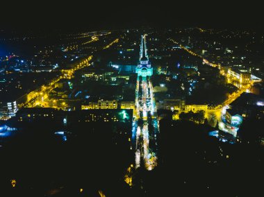 Gece, Litvanya Kaunas şehrin dron havadan görünümü