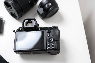 Kaunas, Litvanya - 30 Ekim 2018: Yeni Nikon Z7 kamera. Onun bir 45.7mp yeni bir objektif yuvası ve eşleşen lensler ve Nikon Dslr sistemi ile entegrasyon özellikleri full frame aynasızlar kamera