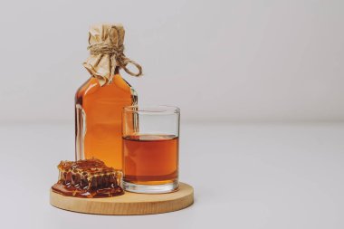 Midus Litvanya mead türüdür, tahıl, bal ve su bir alkollü içecek yapılmış. Balts mead binlerce yıldır yapıyor