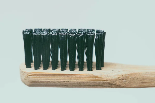 Бамбукова Зубна Щітка Вид Крупним Планом Ізольована Білому Тлі — стокове фото