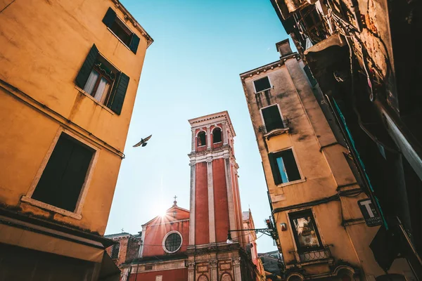Calles Estrechas Venecia Día Soleado Brillante —  Fotos de Stock
