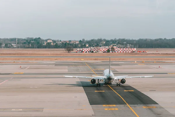 Geparkeerde Vliegtuigen Luchthaven — Stockfoto