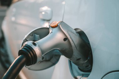 Elektrikli otomobil elektrik prizine