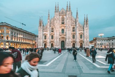 Milano Katedrali'ne (Duomo di Milano)