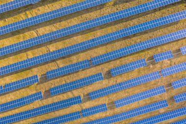 Hava dron görünüm güneş panelleri