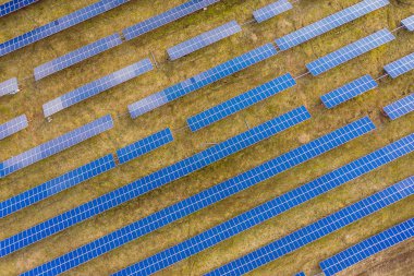 Hava dron görünüm güneş panelleri