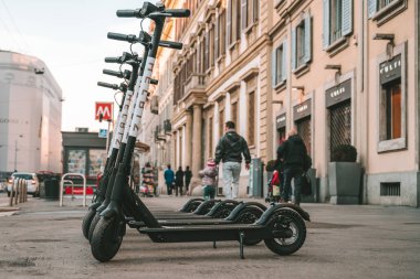Elektrikli scooter Helbizgo, Milan, Italya
