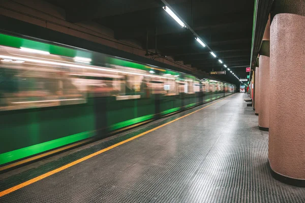 Stanice metra Milán, Itálie — Stock fotografie