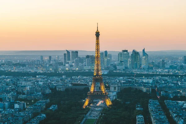 Paris, Eiffel tower at evening sunset blue hour — Stock Photo, Image