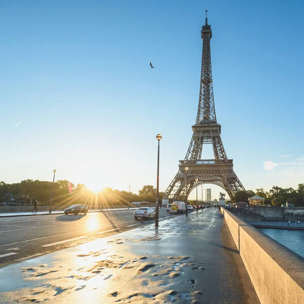 Párizs, Eiffel-torony, napkelte pillanat — Stock Fotó