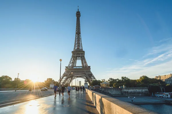 Párizs, Eiffel-torony, napkelte pillanat — Stock Fotó