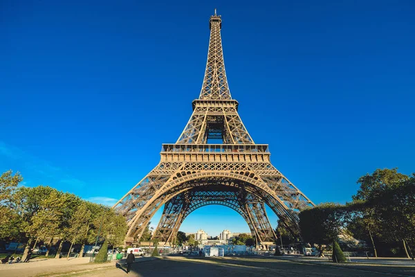 Paris, Eiffel tower, sunrise moment — Stock Photo, Image