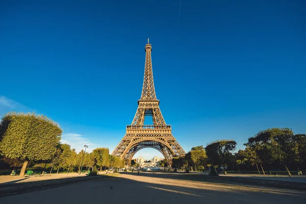 Paris, Eiffel tower, sunrise moment — Stock Photo, Image