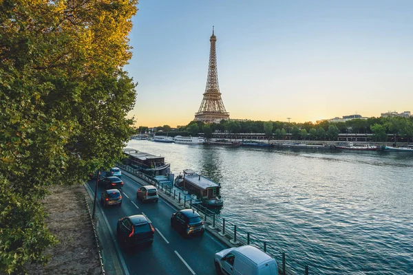 Парижа, Ейфелева вежа — стокове фото