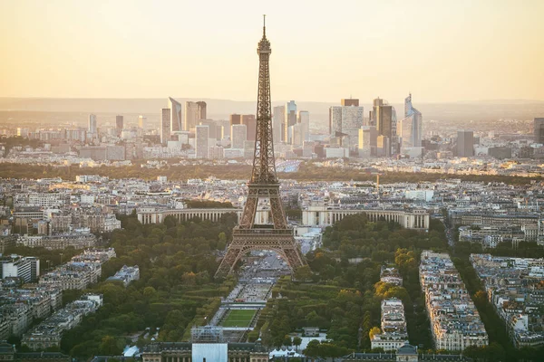 巴黎，埃菲尔铁塔在晚上，法国，欧洲 — 图库照片