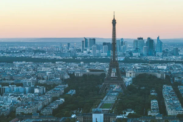 Париж, Ейфелева вежа у вечірній час, Франція, Європа — стокове фото