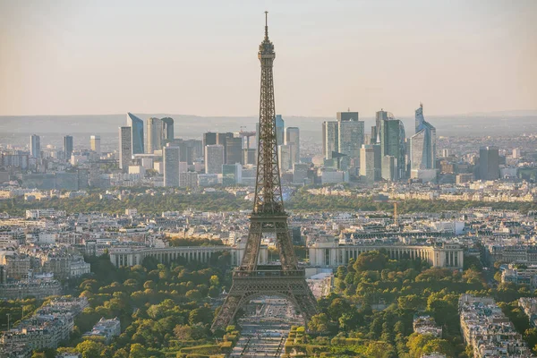 巴黎，埃菲尔铁塔在晚上，法国，欧洲 — 图库照片