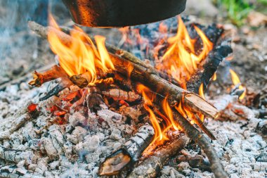Şenlik ateşinde lahana çorbası
