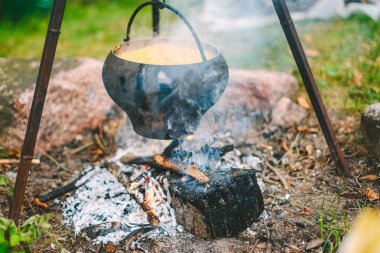 Şenlik ateşinde lahana çorbası