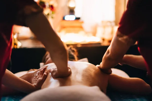 Woman Back Oil Massage Thai Massage Saloon — Stock Photo, Image