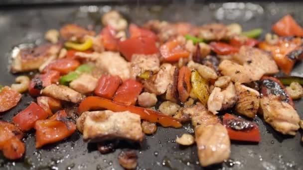 Imágenes Cerca Cocina Carne Verduras Panel Calor — Vídeo de stock