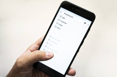 Alışveriş listesi telefon smartphone ile ver. Ne listesi almak için