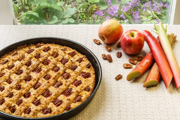 Whole Apple Rhubarb Pie Pecan Black Tray Table — Stock Photo, Image