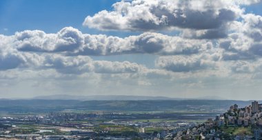 Hayfa İsrail için en baştan görüntüleyin ve bahar zamanı, liman