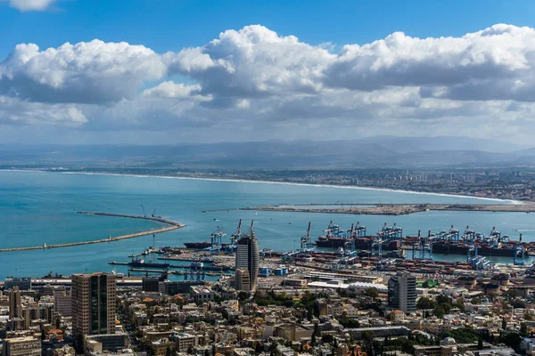 Hayfa İsrail için en baştan görüntüleyin ve bahar zamanı, liman