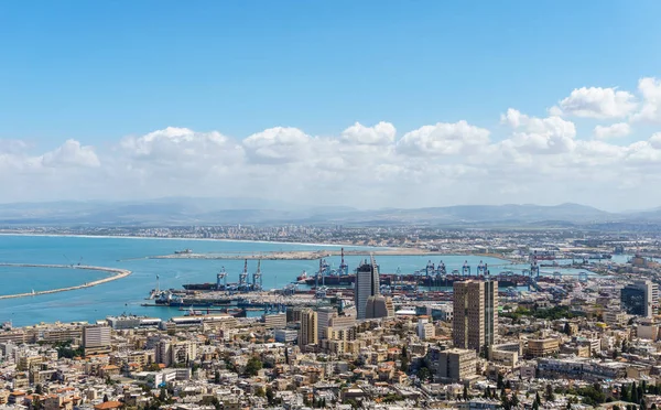 Hayfa İsrail için en baştan görüntüleyin ve bahar zamanı, liman