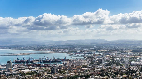 Haifa, İsrail-Mart 25, 2018: Hayfa İsrail ve bahar zaman Harbor'da için üstten görünüm