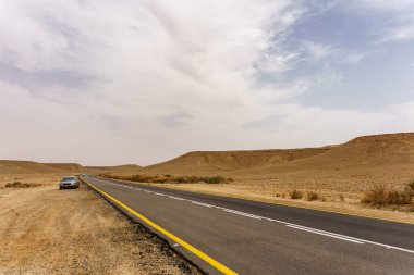 Negev Çölü, İsrail - 28 Mart 2018: Sarı Negev Çölü, İsrail'in geniş görüş