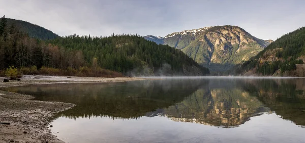 Washington state ABD dağlarda güzel gök gürültüsü kol Diablo göl