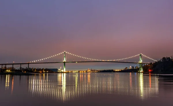 2019年1月1日温哥华狮子门桥的晨间拍摄 — 图库照片