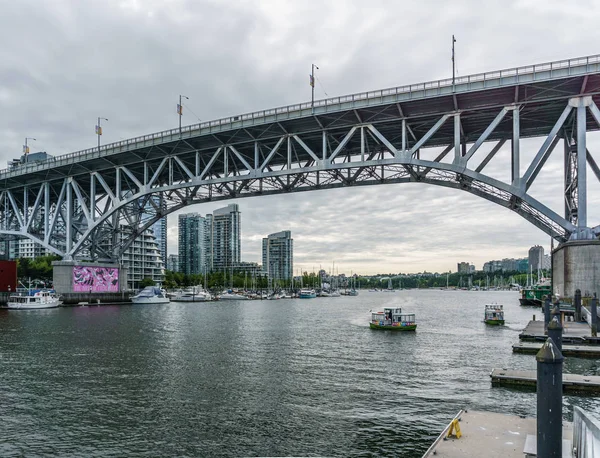 温哥华 加拿大 2018年6月6日 格兰维尔岛大桥城市生活细节视图 — 图库照片