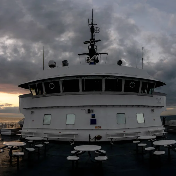 Balsa Navio Passanger Deck Superestrutura Com Céu Nublado Fundo — Fotografia de Stock